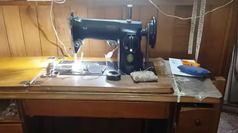 MAQUINA COSER MERCERIA