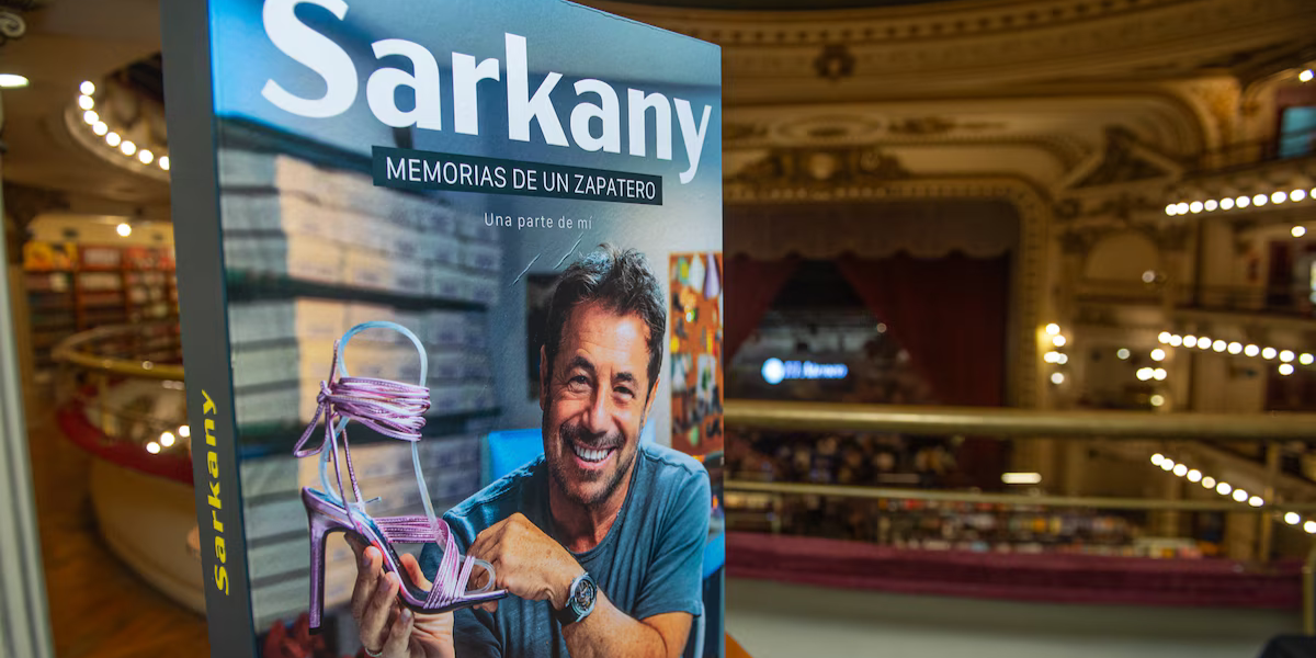 RICKY SARKANY PRESENTA LIBRO AUTOBIOGRAFIA