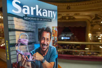 RICKY SARKANY PRESENTA LIBRO AUTOBIOGRAFIA