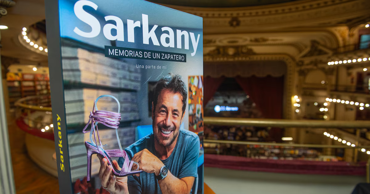 RICKY SARKANY PRESENTA LIBRO AUTOBIOGRAFIA