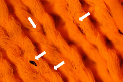 CIENTIFICOS DESARROLLAN FIBRAS FLUORESCENTES PARA MEDIR LA CONTAMINACION TEXTIL DE LA ROPA