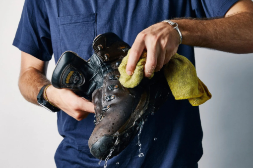 COMO LIMPIAR LAS BOTAS DE CUERO GAMUZA O TELA