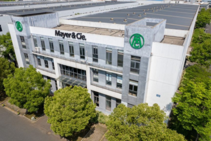 LA EMPRESA ALEMANA DE MAQUINAS TEXTILES MAYER & CIE SALE A COMPETIR NUEVAMENTE