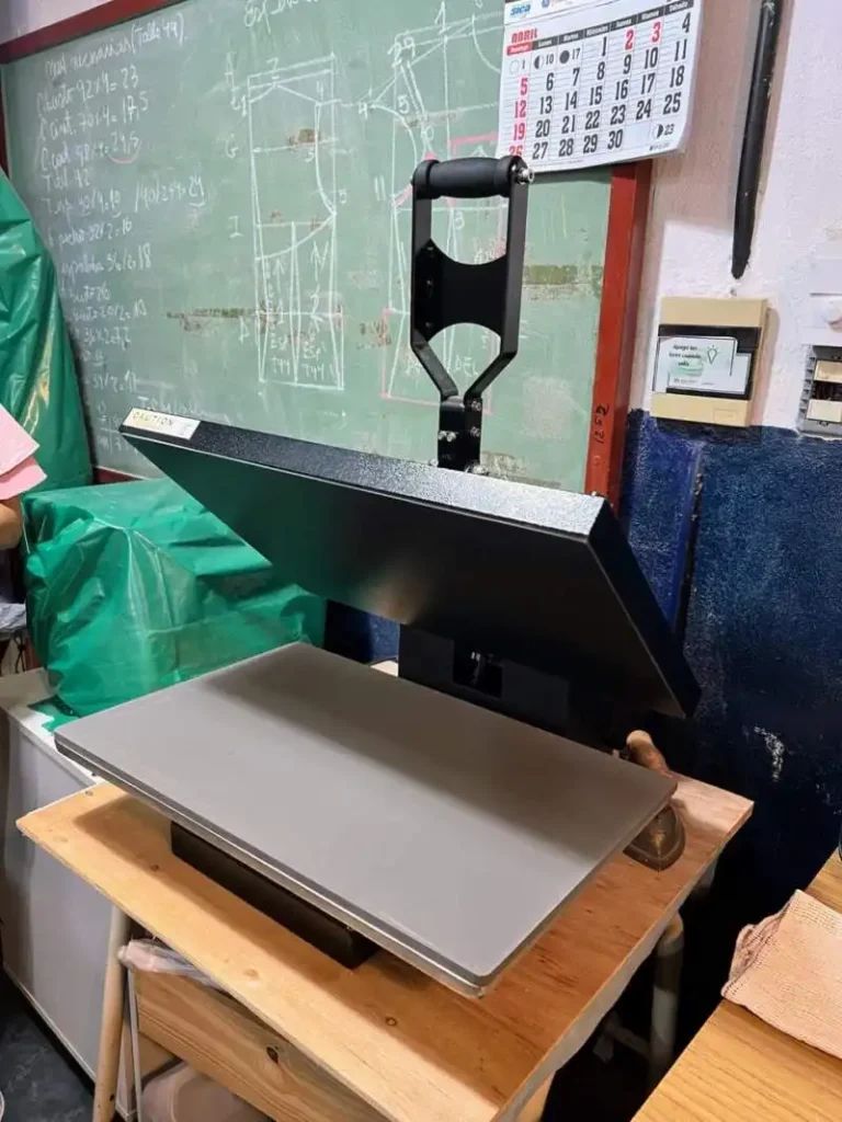 LA ESCUELA EPET N2 DE POSADAS MISIONES ADQUIERE NUEVA TECNOLOGIA TEXTIL