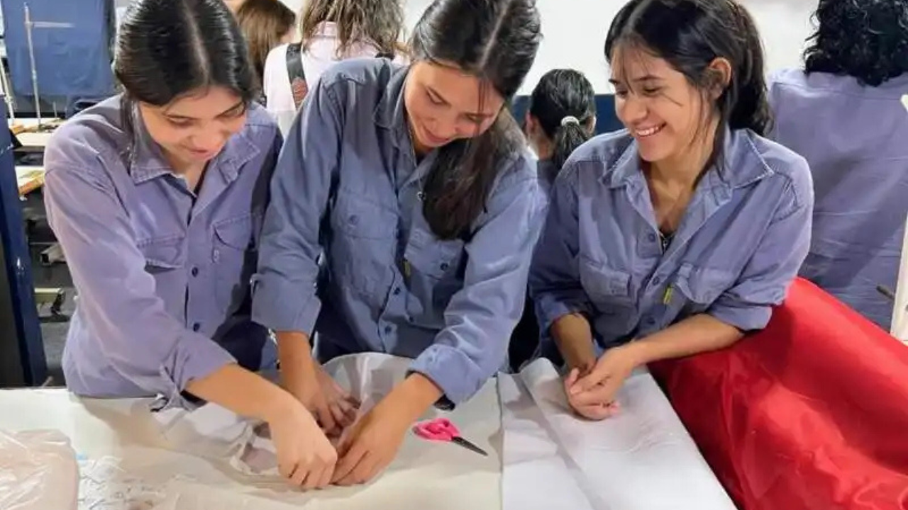 LA ESCUELA EPET N2 DE POSADAS MISIONES ADQUIERE NUEVA TECNOLOGIA TEXTIL