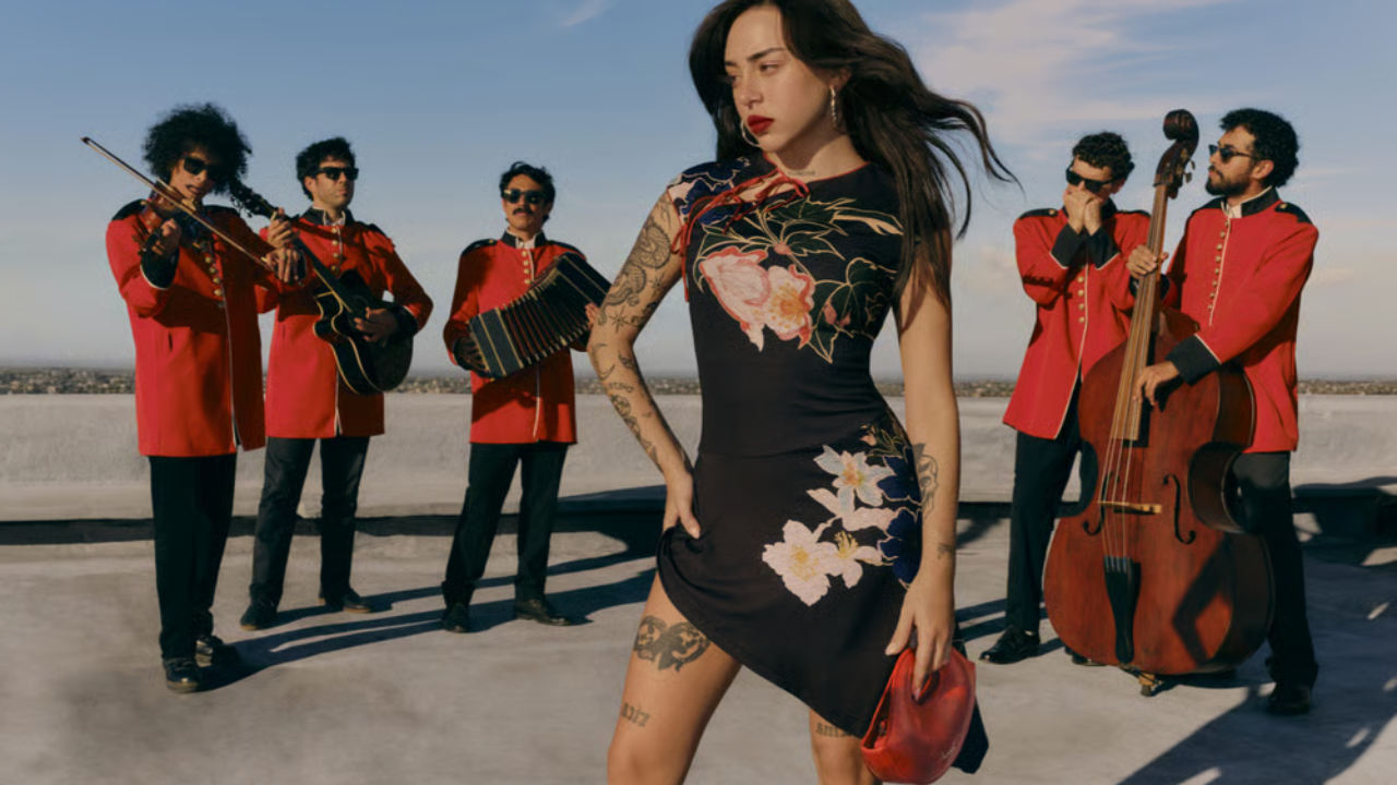 LA MARCA ESPAÑOLA DESIGUAL RELANZA SU NUEVA CAMPAÑA CON NICKI NICOLE