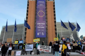 La ley anti fast fashion en Francia queda en suspenso tras objeciones de la Unión Europea