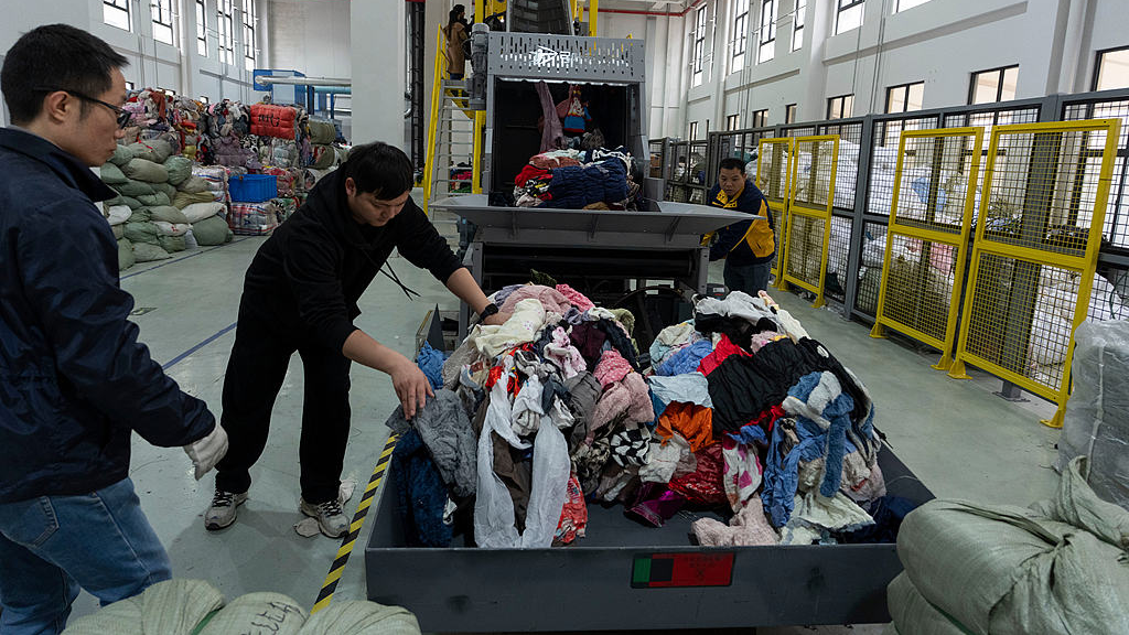 MAQUINA CON INTELIGENCIA ARTIFICIAL PARA CLASIFICAR ROPA DE RECICLAJE