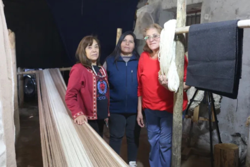 TEJEDORAS EN SAN JUAN CREAN TEXTILES PARA MINERIA