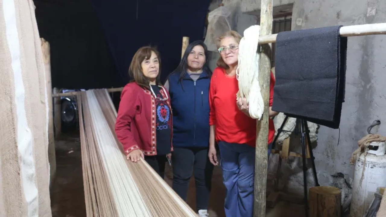 TEJEDORAS EN SAN JUAN CREAN TEXTILES PARA MINERIA