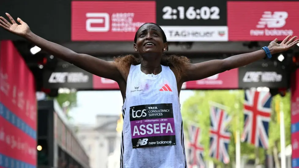 TIGIST ASSEFA MARCO UN RECORD MUNDIAL EN LA MARTON DE LONDRES
