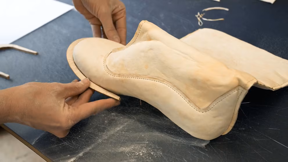 UN ZAPATO HECHO CON RAICES DE HONGOS SE PRESENTA EN LA SEMANA DEL DISEÑO DE MILAN