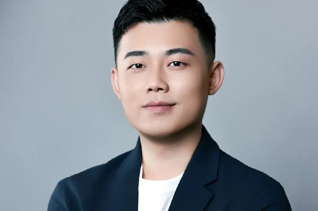 XU HONGJIE ES EL NUEVO DUEÑO DE LA EMPRESA DE MAQUINAS TEXTILES MAYER & CIE