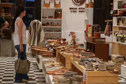 CHUBUT PRESENTA DOS ARTESANOS EN UNA MUESTRA DE ARTESANIAS EN BUENOS AIRES PALACIO LIBERTAD