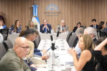 EMPRESARIOS TEXTILES SE REUNEN EN DIPUTADOS PARA BUSCAR MEDIDAS CONTRA LAS IMPORTACIONES
