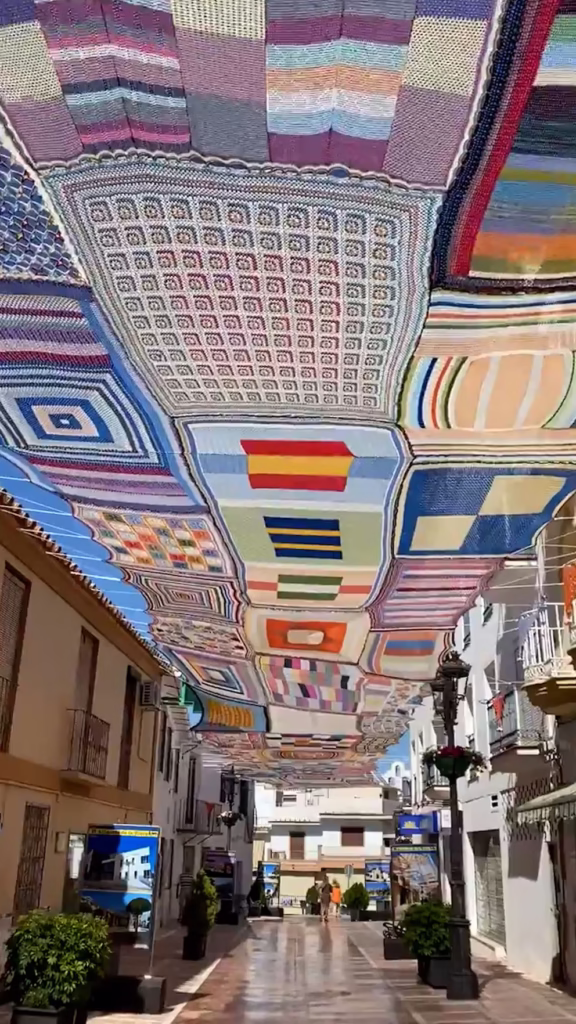 TECHO DE CROCHET ARTESANAL EN UNA CIUDAD DE MALAGA