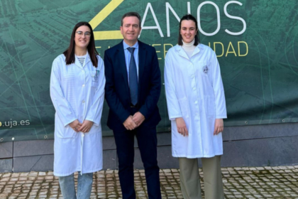 UN GRUPO DE INVESTIGADORES DESARROLLA UN PROCESO DE TEÑIDO SUSTENTABLE TEXTIL A PARTIR DE ALGAS