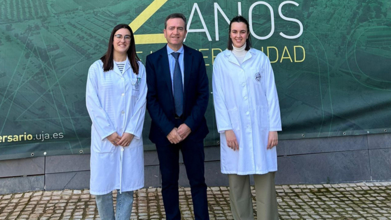 UN GRUPO DE INVESTIGADORES DESARROLLA UN PROCESO DE TEÑIDO SUSTENTABLE TEXTIL A PARTIR DE ALGAS