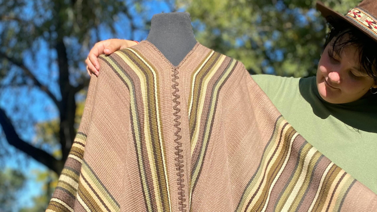 LUCIA MOLARES ES ARTESANA TEXTIL CREADORA DE AGUERRIDA TINTES Y MANTIENE VIVA LA TRADICION TEXTIL DESDE SAN ANTONIO DE ARECO