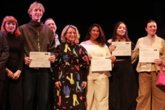 SE GRADUO LA PRIMERA PROMOCION DE DISEÑADORES DE INDUMENTARIA Y TEXTILES DE LA UNIVERSIDAD NACIONAL DE ROSARIO