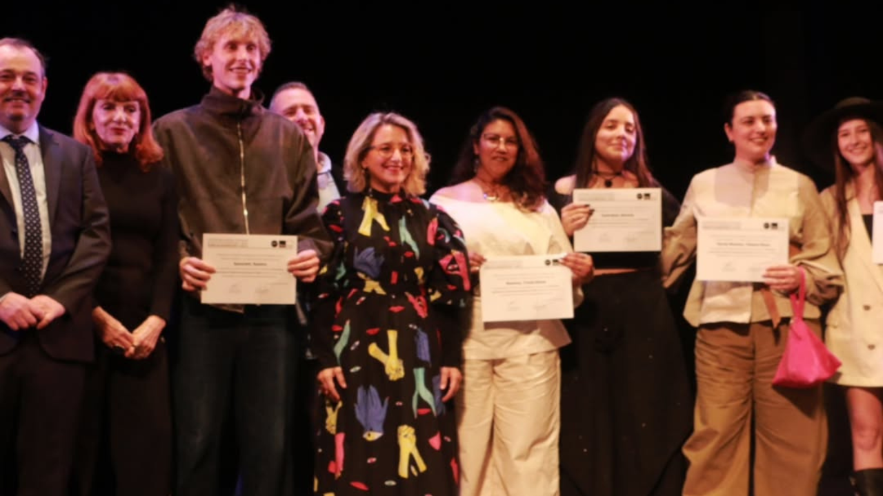 SE GRADUO LA PRIMERA PROMOCION DE DISEÑADORES DE INDUMENTARIA Y TEXTILES DE LA UNIVERSIDAD NACIONAL DE ROSARIO