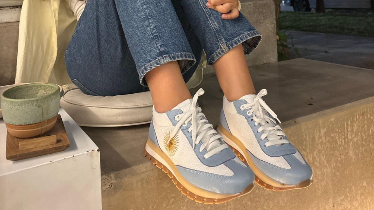 UNA EMPRESA FAMILIAR ARGENTINA DE MAS DE 100 AÑOS CREA UNAS ZAPATILLAS MUNDIALISTAS Y EXPORTA A ESTADOS UNIDOS AUSTRALIA Y EUROPA