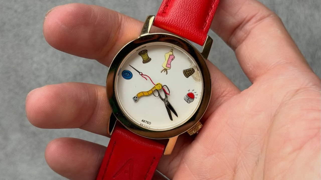 AKTEO LA MARCA FRANCESA DE RELOJES QUE CREO UNA COLECCION INSPIRADA EN EL DISEÑO LA SASTRERIA Y LA COSTURA