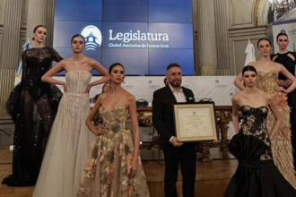 El diseñador Gustavo Cadile fue distinguido como Personalidad Destacada de la Cultura en Buenos Aires