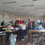 Exitosa jornada solidaria de la FAUD confeccionaron abrigo para personas en situación de calle