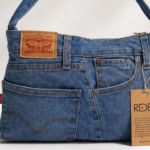 LEVIS RECYCLE LA CAMPAÑA QUE RECOLECTA JEANS USADOS PARA CREAR NUEVOS PRODUCTOS Y FOMENTAR LA ECONOMIA CIRCULAR CON IMPACTO SOCIAL