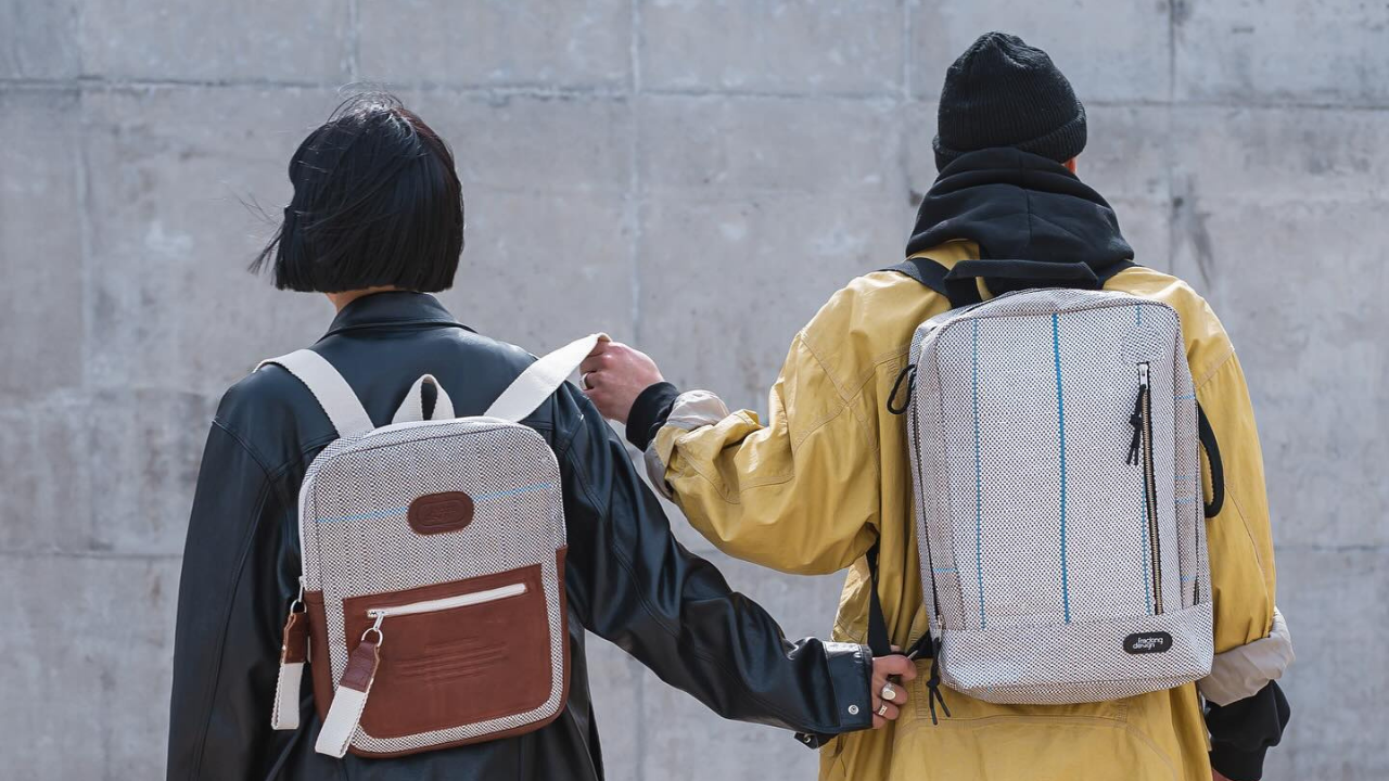 FRACKING DESIGN LA EMPRESA ARGENTINA QUE RECICLA EL DESCARTE DEL PETROLEO Y FRACKING PARA CREAR MOCHILAS Y ACCESORIOS