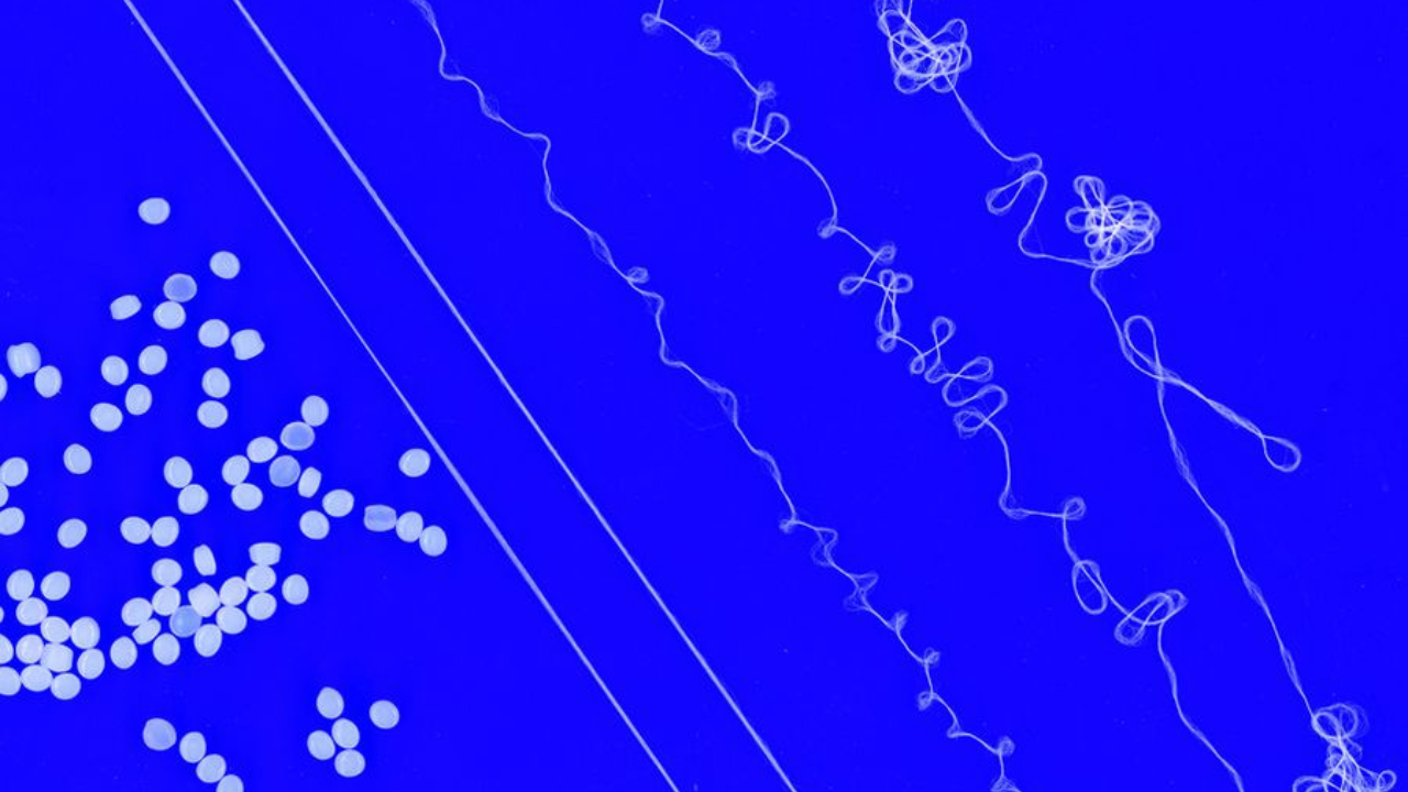 Investigadores del MIT diseñan un hilo elástico que podría transformar el reciclaje de productos textiles