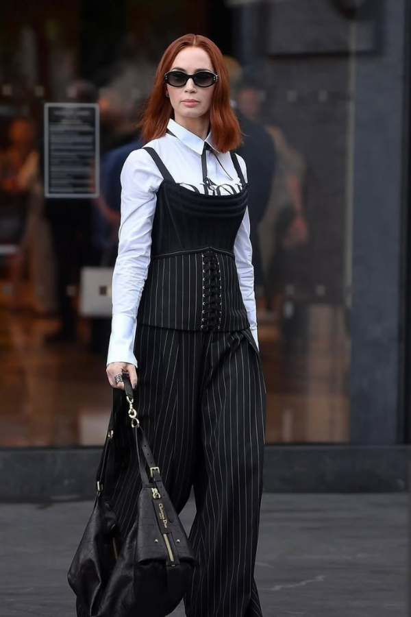SUBASTARAN EL VESTUARIO UTILIZADO DURANTE EL RODAJE DE EL DIABLO VISTE A LA MODA EMILY BLUNT