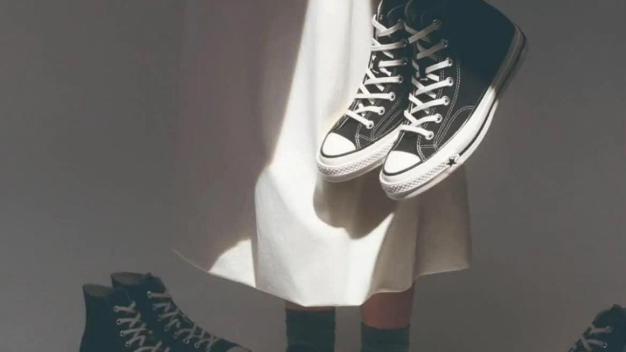Converse retira una campaña publicitaria tras críticas por imágenes consideradas racistas