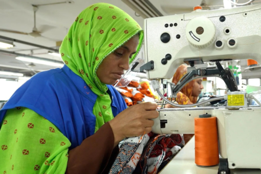 El estrรฉs tรฉrmico de los trabajadores reduce los ingresos de las fรกbricas de confecciรณn en Bangladesh
