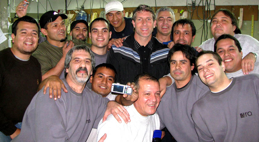 LA MARCA RA INTERTRADING RECIBIO A MARTIN PALERMO EN SU FABRICA 1