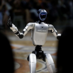 Robots en la pasarela de Vogue World Milano ¿qué futuro le espera a la creatividad humana