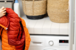 Cómo lavar los abrigos de invierno según el tipo de tela y evitar que se dañen